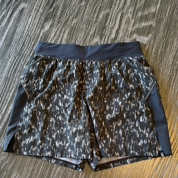 Under Armour UA Launch Elite Black and Gray Fully Lined 5” Inseam Shorts, M - Picture 4 of 15